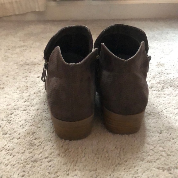 Universal Thread Booties - Picture 5 of 8